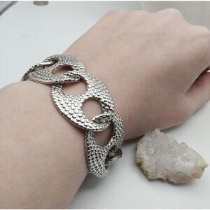 Scale silver chain link bracelet